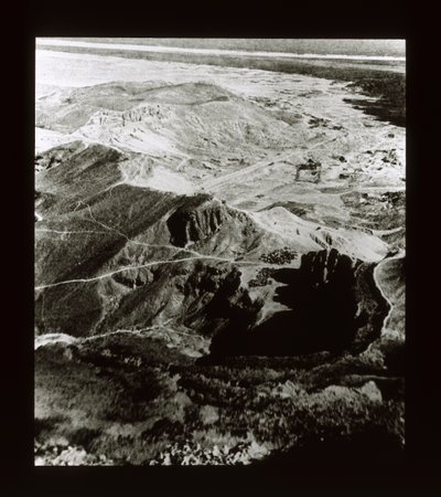 Vista del sitio de los Templos en Deir El-Bahri de American Photographer